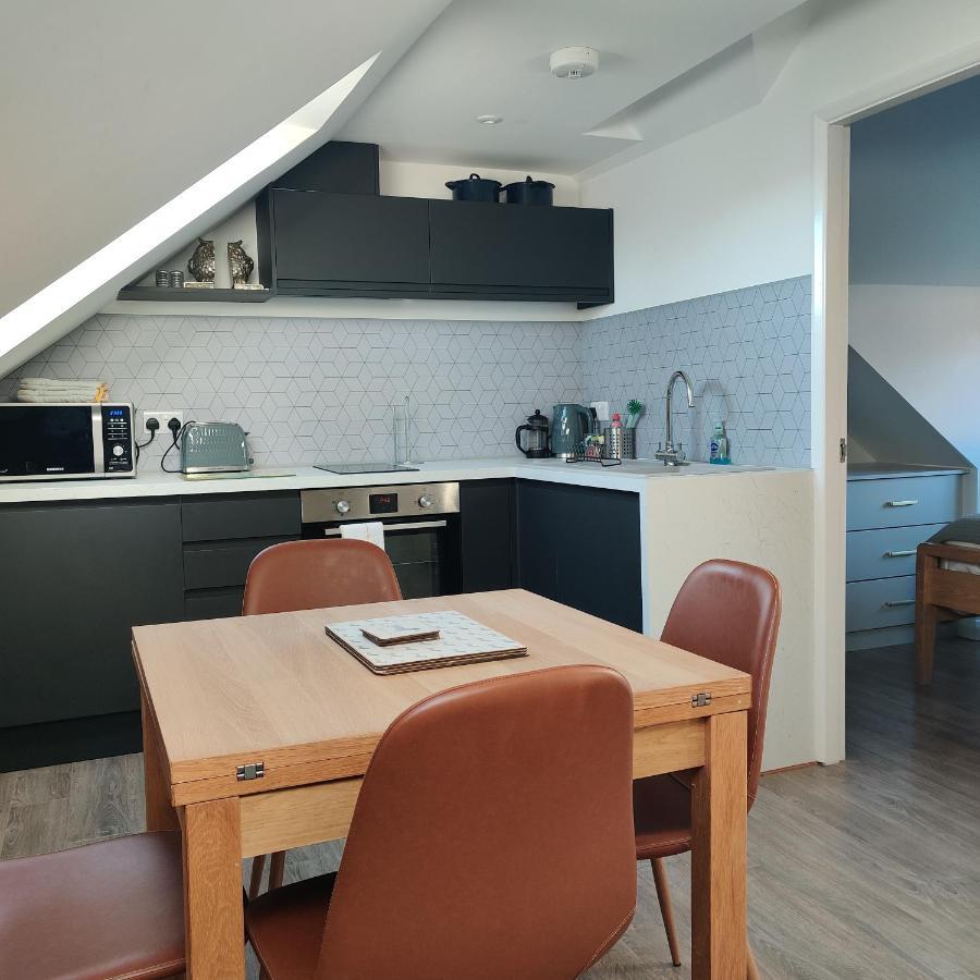 Delightful & Picturesque Modern Detached Apartment, Next To Chester Zoo, Near Park And Ride To City Centre Bagian luar foto