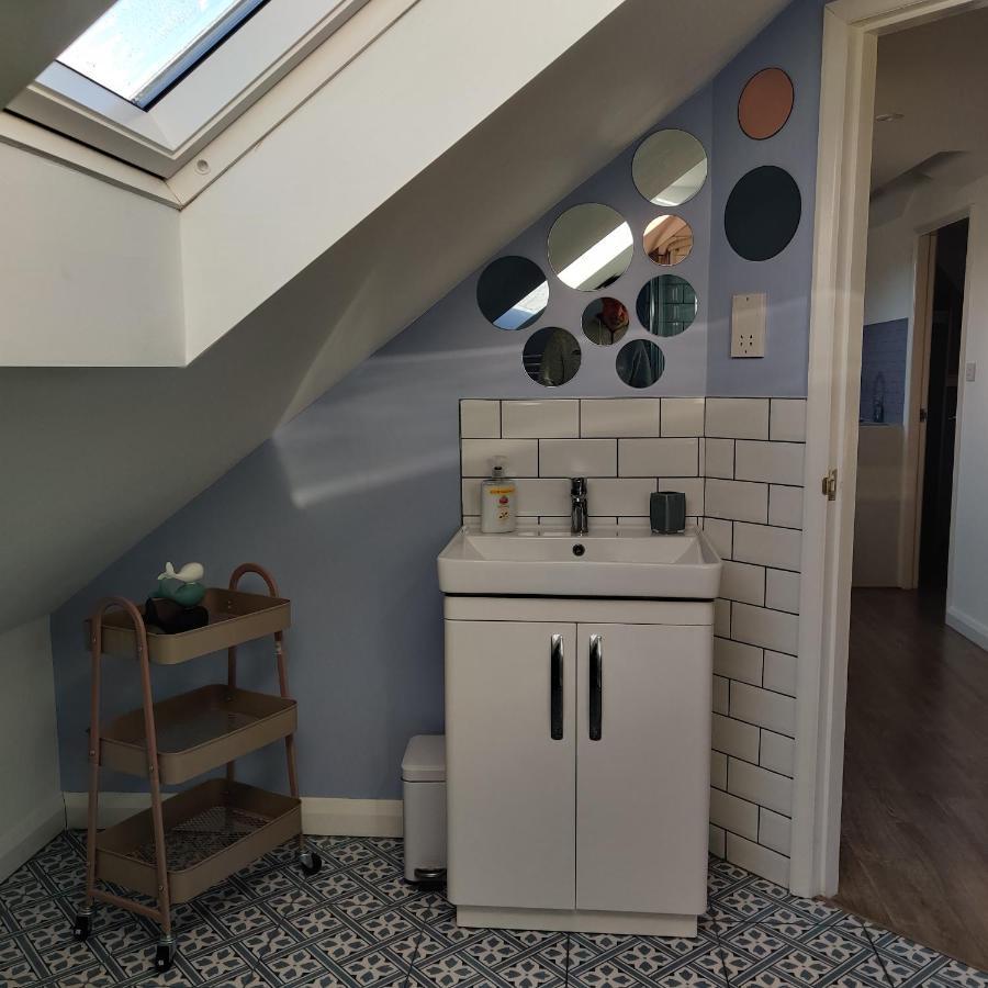 Delightful & Picturesque Modern Detached Apartment, Next To Chester Zoo, Near Park And Ride To City Centre Bagian luar foto