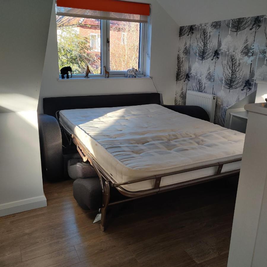 Delightful & Picturesque Modern Detached Apartment, Next To Chester Zoo, Near Park And Ride To City Centre Bagian luar foto