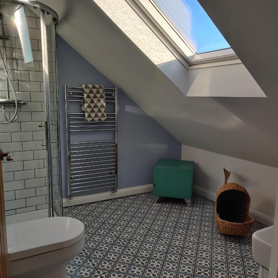 Delightful & Picturesque Modern Detached Apartment, Next To Chester Zoo, Near Park And Ride To City Centre Bagian luar foto