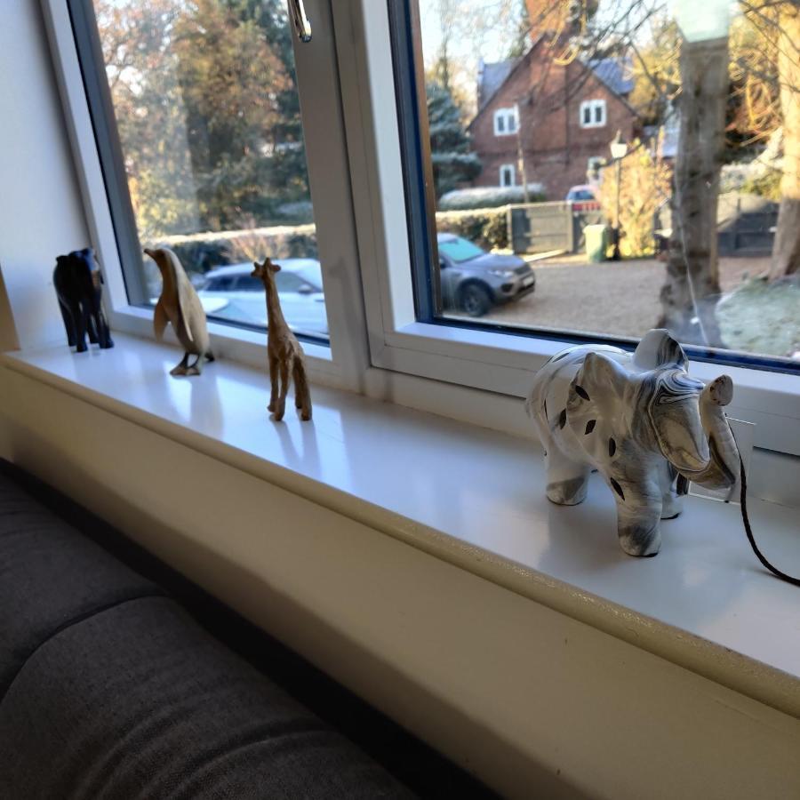 Delightful & Picturesque Modern Detached Apartment, Next To Chester Zoo, Near Park And Ride To City Centre Bagian luar foto