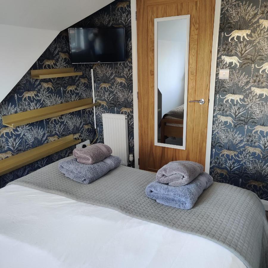 Delightful & Picturesque Modern Detached Apartment, Next To Chester Zoo, Near Park And Ride To City Centre Bagian luar foto