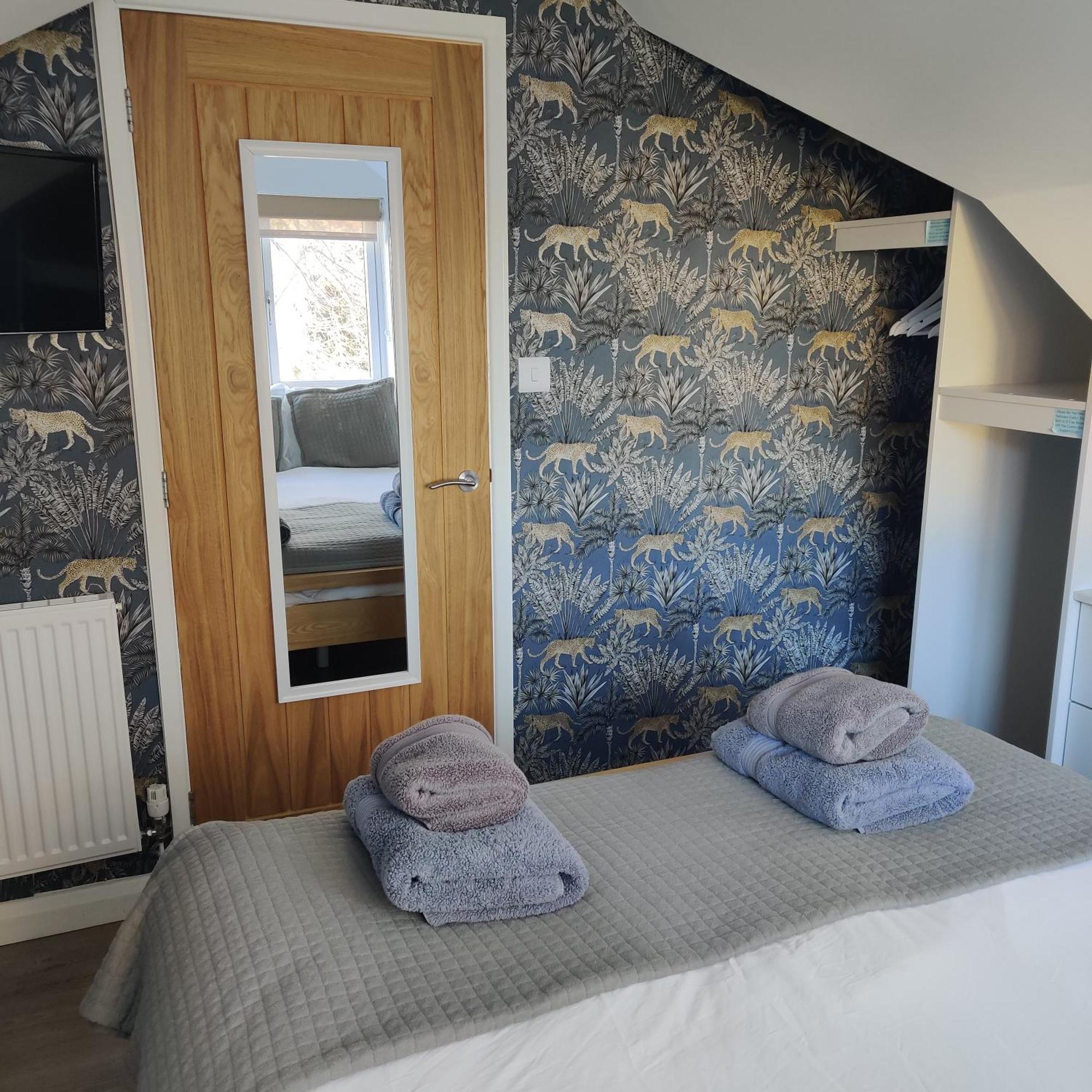 Delightful & Picturesque Modern Detached Apartment, Next To Chester Zoo, Near Park And Ride To City Centre Bagian luar foto