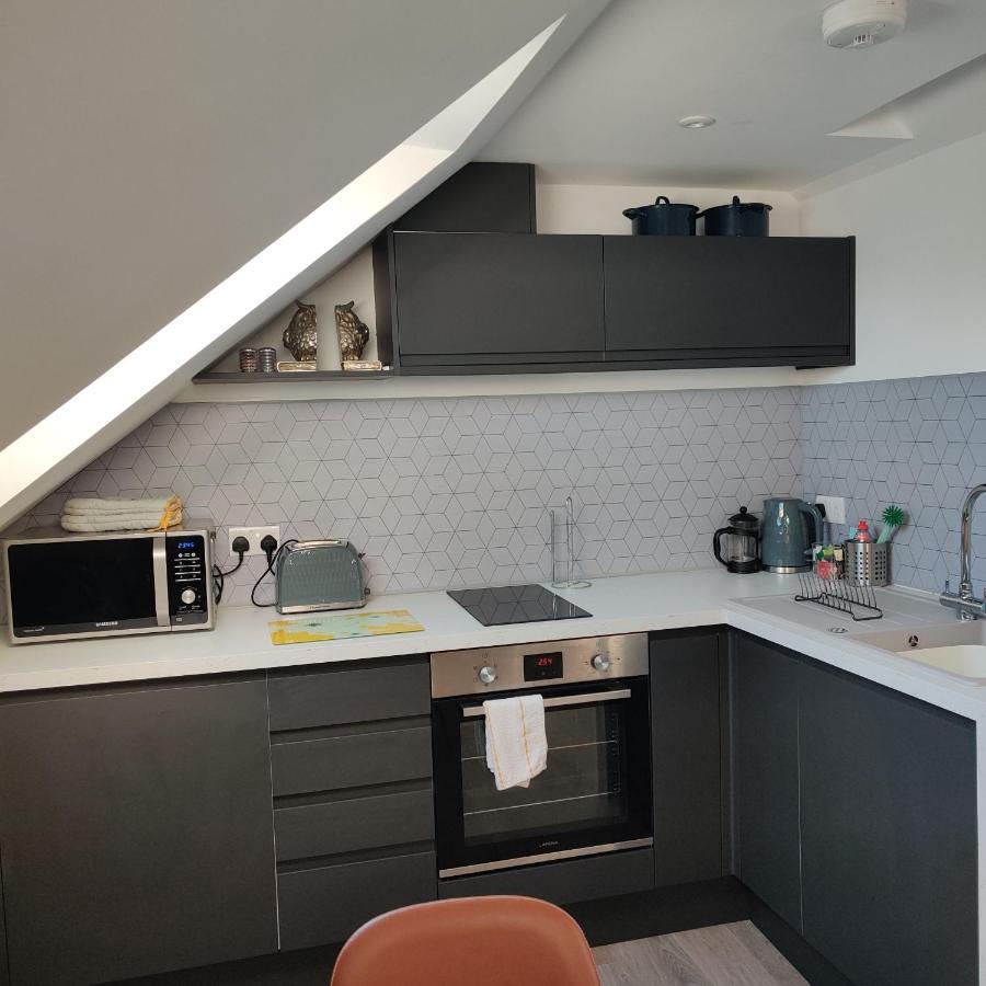 Delightful & Picturesque Modern Detached Apartment, Next To Chester Zoo, Near Park And Ride To City Centre Bagian luar foto